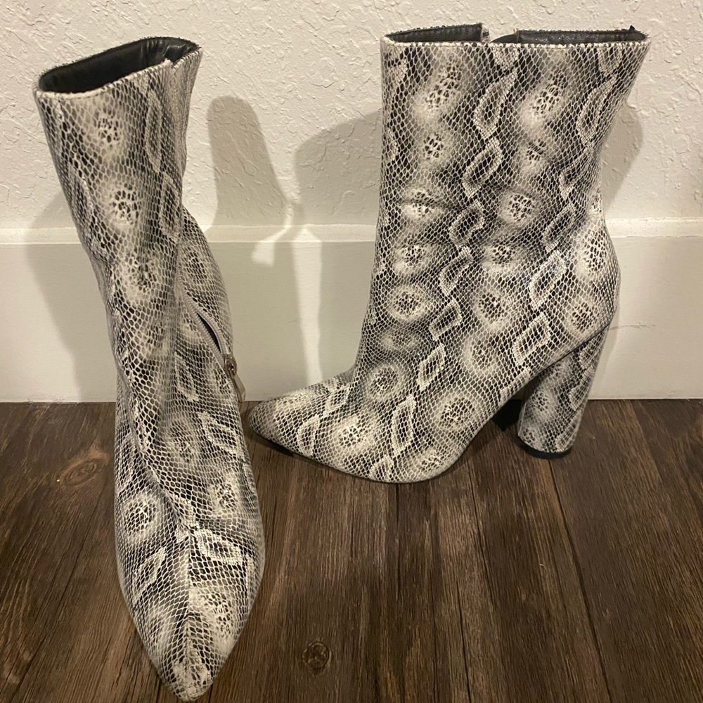 Fashion Nova Snakeskin boots